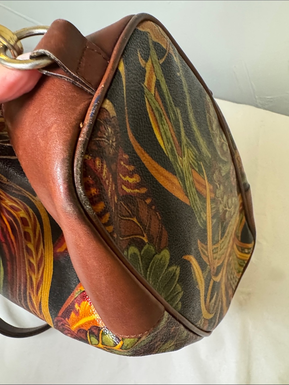 Salvatore Ferragamo tropical flower print gold hardware drawstring bag - Picture 14 of 15